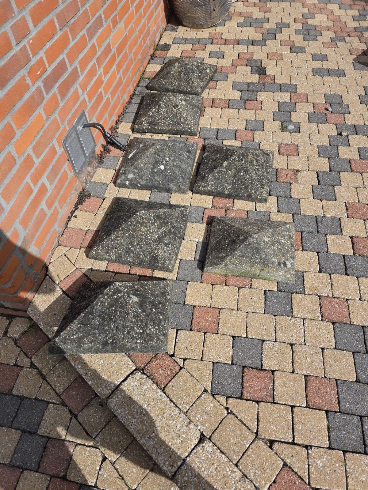 Gratis af te halen: 7 betonnen paalmutsen, Ophalen, Gebruikt, Beton, Overige typen
