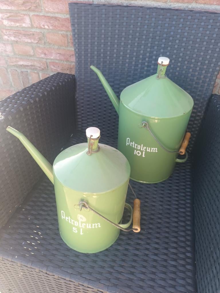2 vintage emaille petroleumkannen (5L & 10L), Antiek en Kunst, Antiek | Emaille, Ophalen