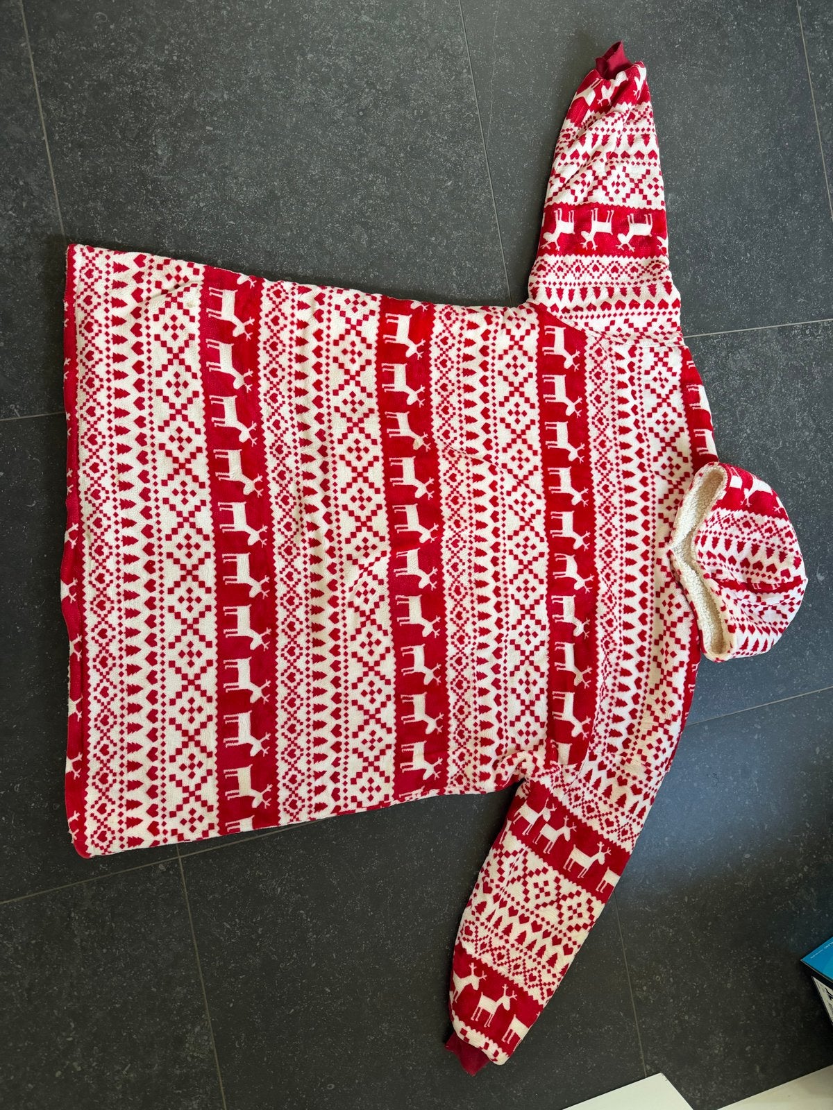 Hoodie deken met rendierpatroon, Kleding | Dames, Ophalen of Verzenden, Zo goed als nieuw, Maat 42/44 (L), Rood