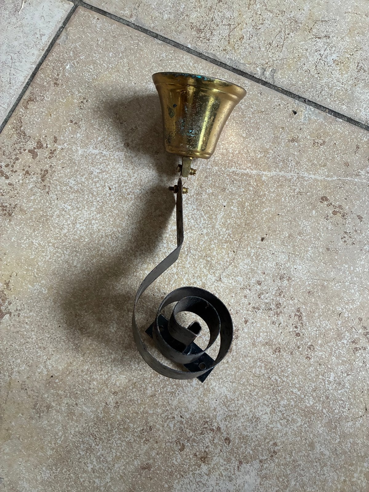 Antieke Messing Deurbel met Smeedijzeren Beugel, Ophalen