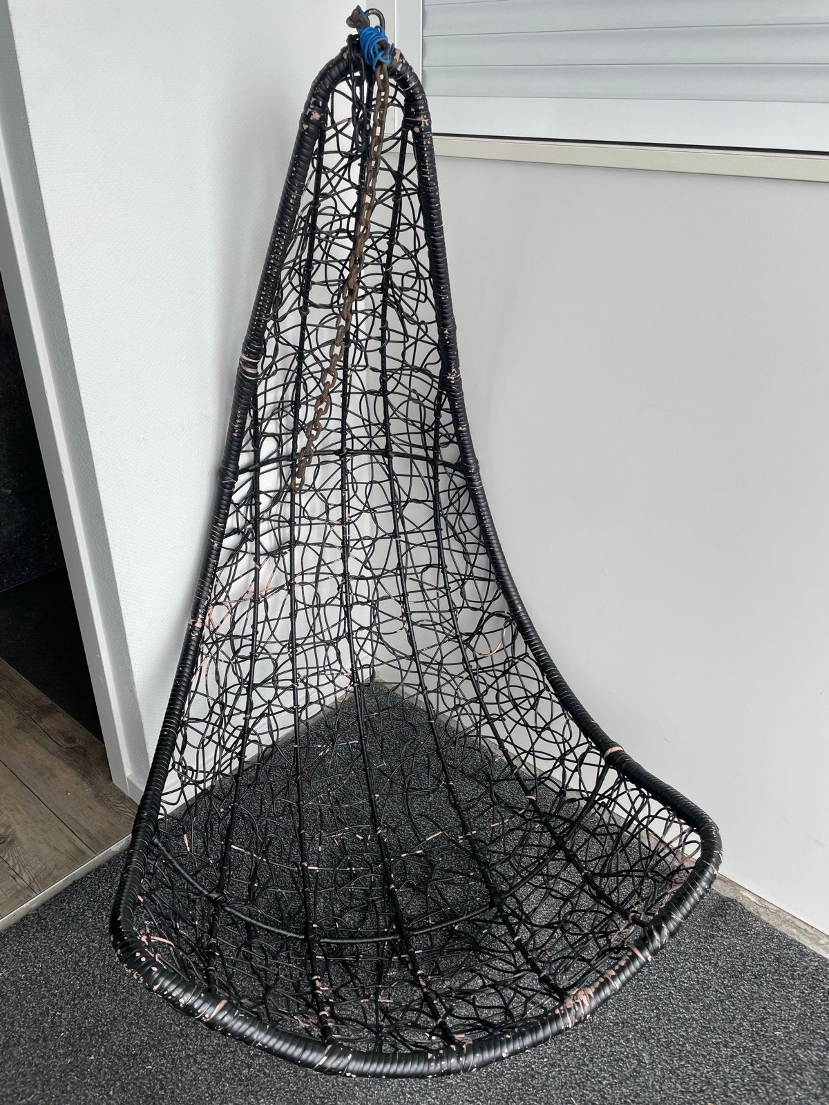 Zwarte hangstoel - Comfortabel en stijlvol, Ophalen, Kunststof, Gebruikt, Zwart