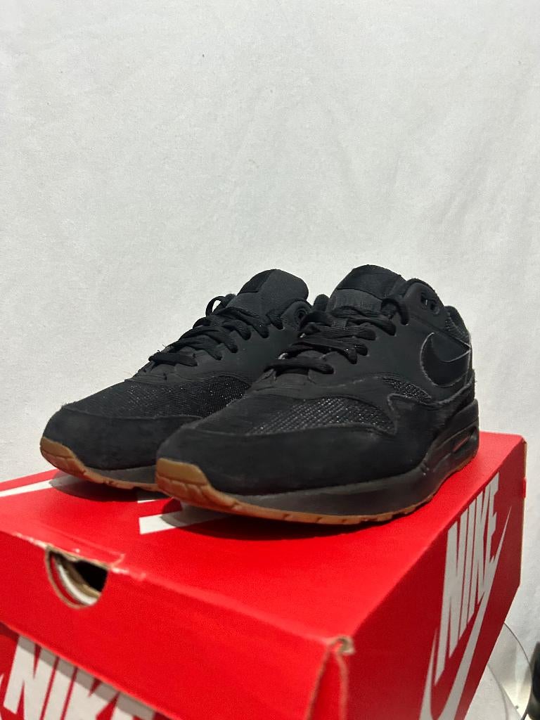 ALS NIEUW! Maat 45 - Nike Air Max 1 Black Gum, Kleding | Heren, Schoenen, Verzenden, Zwart, Nike, Nike