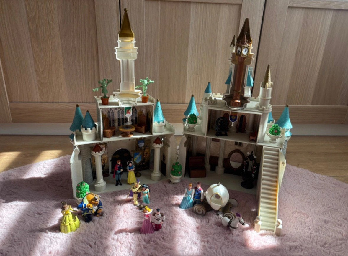 Disney Princess Kasteel met poppen en accessoires, Kinderen en Baby's, Ophalen of Verzenden, Gebruikt, Poppenhuis