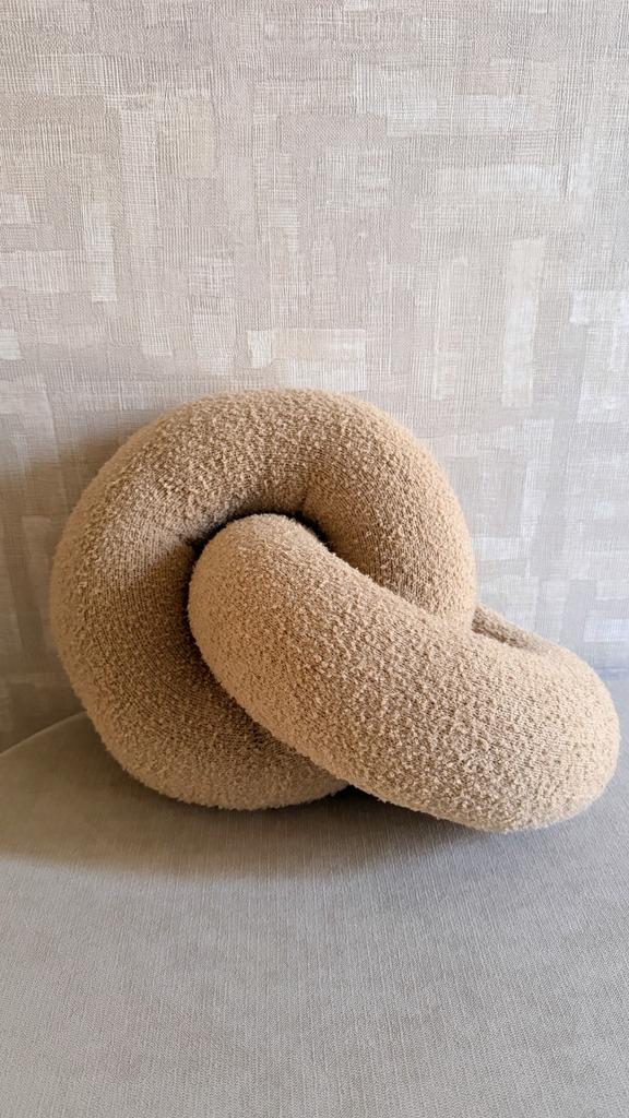 H&M home bouclé kussen, Huis en Inrichting, Woonaccessoires | Kussens, Ophalen of Verzenden, Zo goed als nieuw, Wit, Vierkant