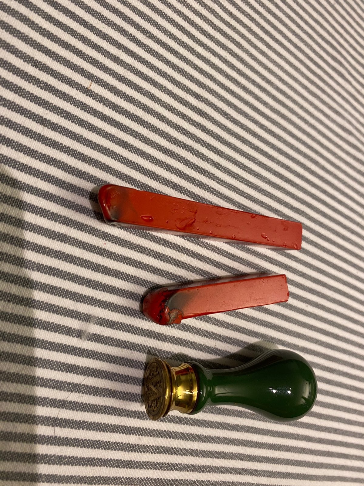 Lakstempen N  met lakstaafjes in rood, Ophalen of Verzenden, Zo goed als nieuw, Clearstamp