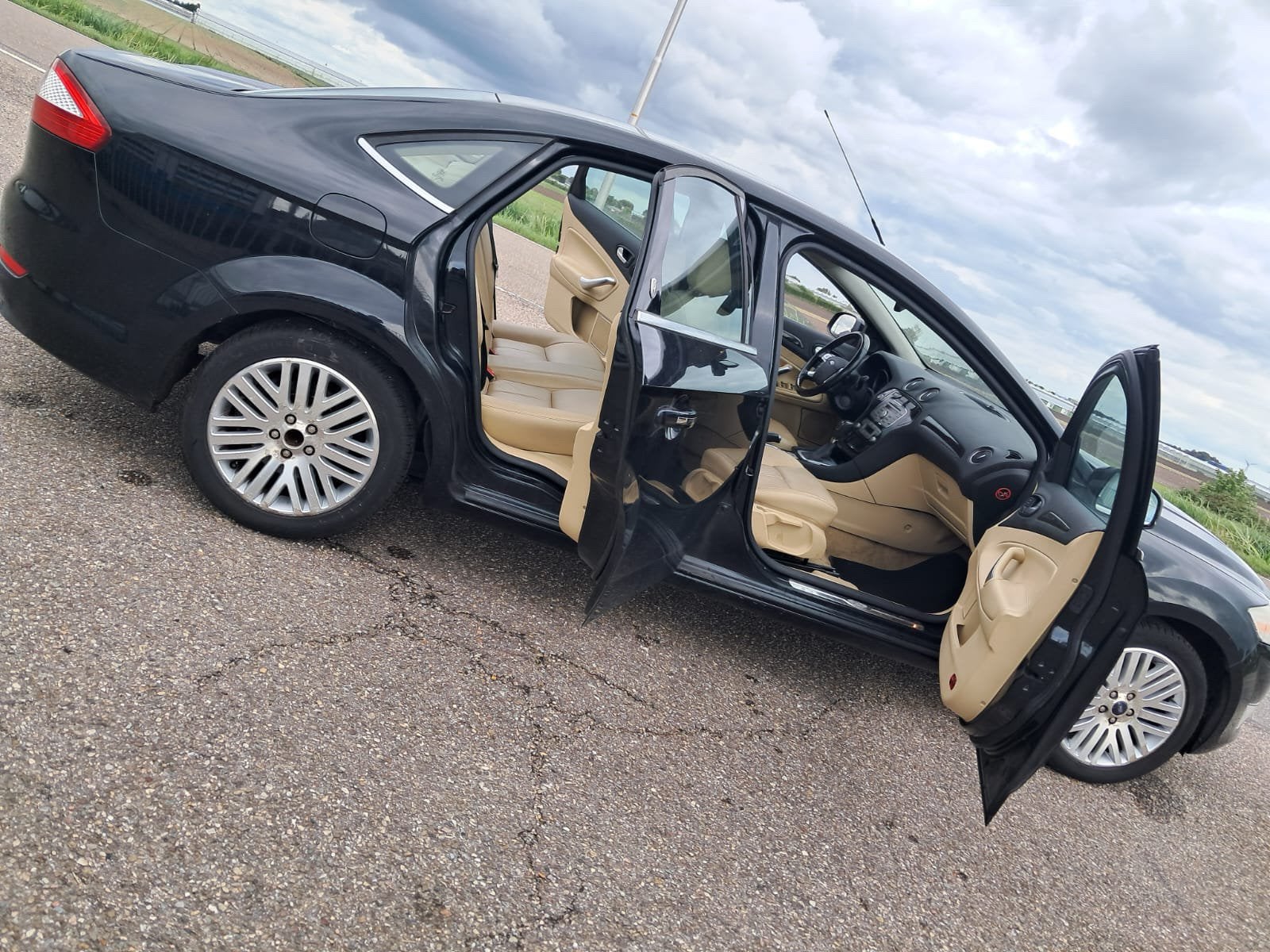 Ford Mondeo 2.3 16V 4D AUT 2009 Zwart, Auto's, 1441 kg, 730 kg, 4 cilinders, Mondeo