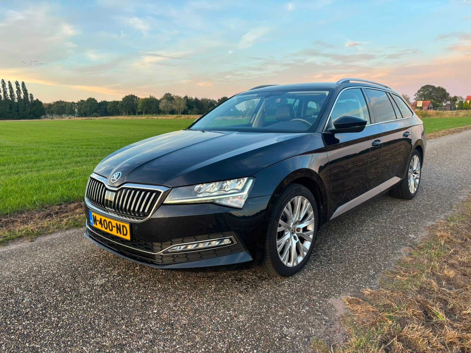 Skoda - 2021 - Superb Combi - 1.5 TSI Sportl. Bns - Personen, Auto's, Euro 6, 4 cilinders, 150 pk, Zwart