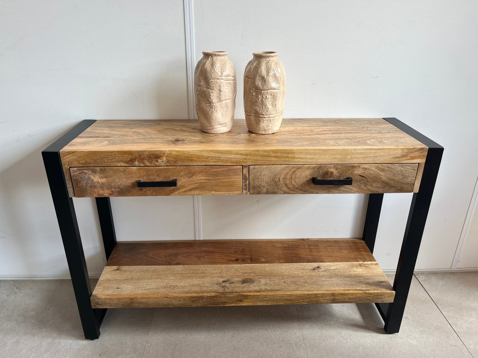 Magazijn leegverkoop sidetable Britt mangohout metaal zwart, Hout, Nieuw, Ophalen of Verzenden, Info@wkhome.nl