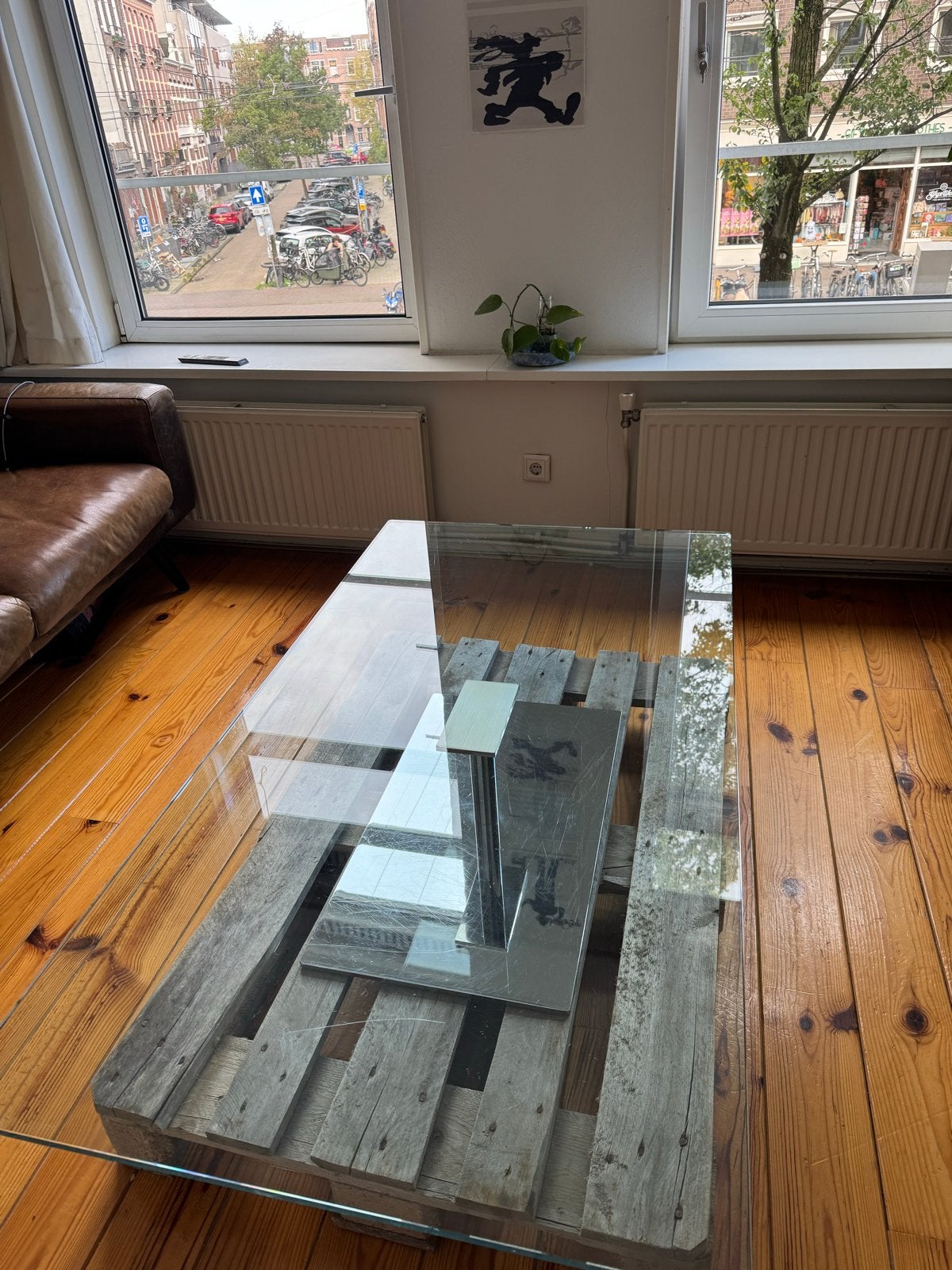 Glazen tafel met houten krat (gratis) glass coffee table, Ophalen, Gebruikt, 50 tot 100 cm, 150 tot 200 cm
