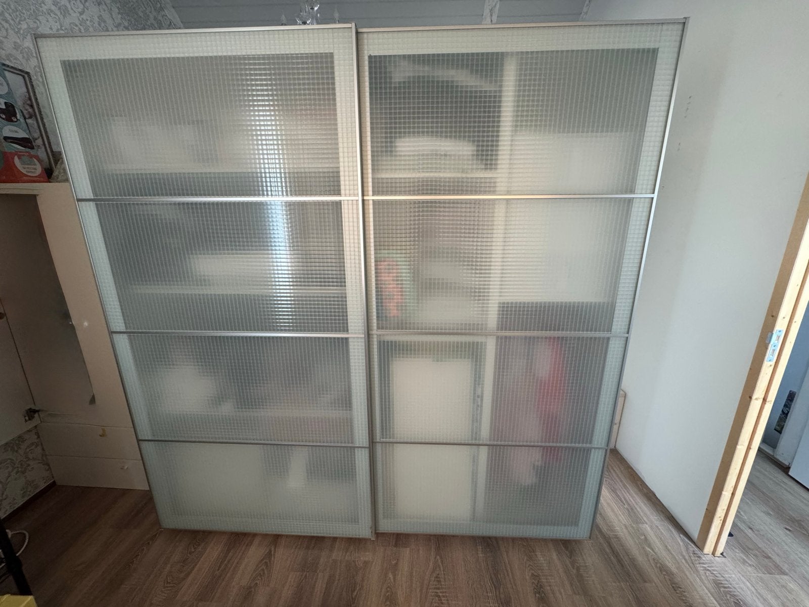 IKEA NYKIRKE Schuifdeuren Frosted Glas met Ruitpatroon, Ophalen, 200 cm of meer, 200 cm of meer, Minder dan 25 cm