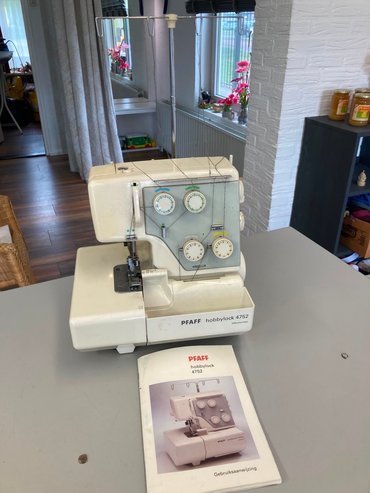 Pfaff Hobbylock 4752 Lockmachine met handleiding, Ophalen of Verzenden, Gebruikt, Lockmachine, Pfaff