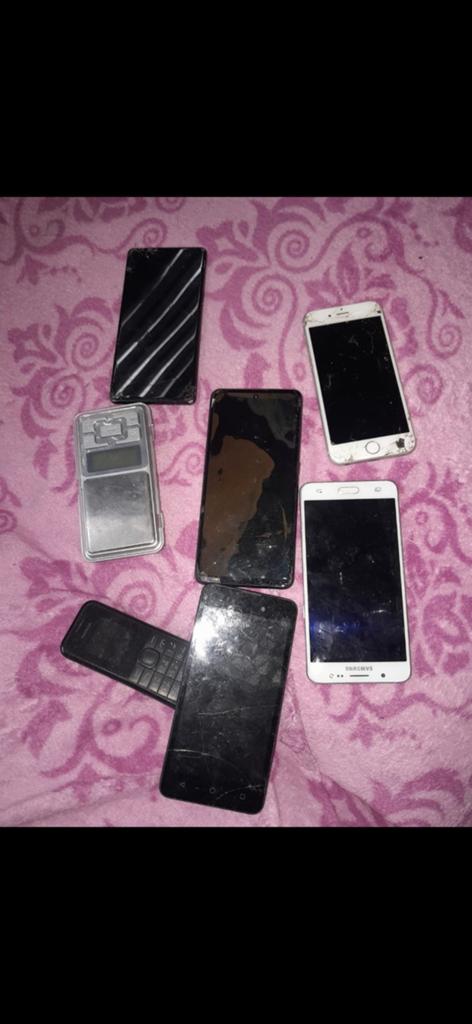Partij defecte telefoons en weegschaal, Telecommunicatie, Mobiele telefoons | Overige merken, Overige modellen, Geen camera, Ophalen of Verzenden