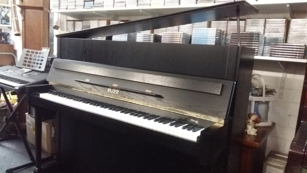 Fazer Piano met vleugelklep + bankje Piano Center Roosendaal, Verzenden, Zo goed als nieuw, Zwart, Piano