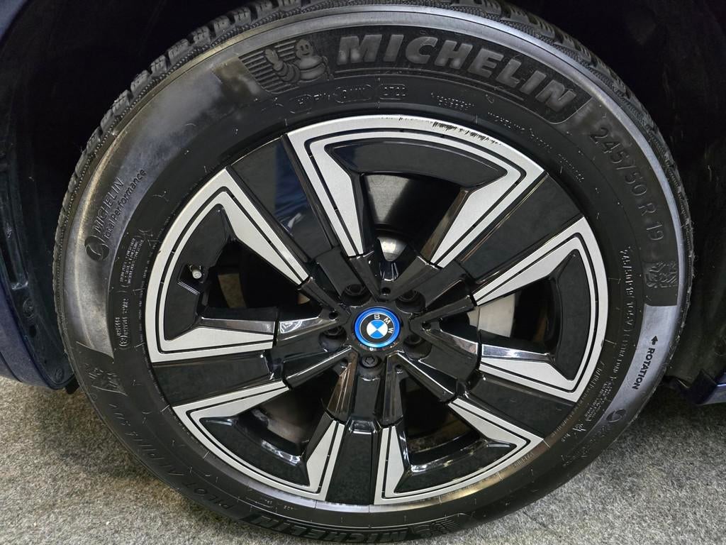 BMW IX3 High Executive 80 kWh Pano LED navi Trekhaak 19"LM 9, Achterwielaandrijving, Gebruikt, 80 kWh, Leder en Stof