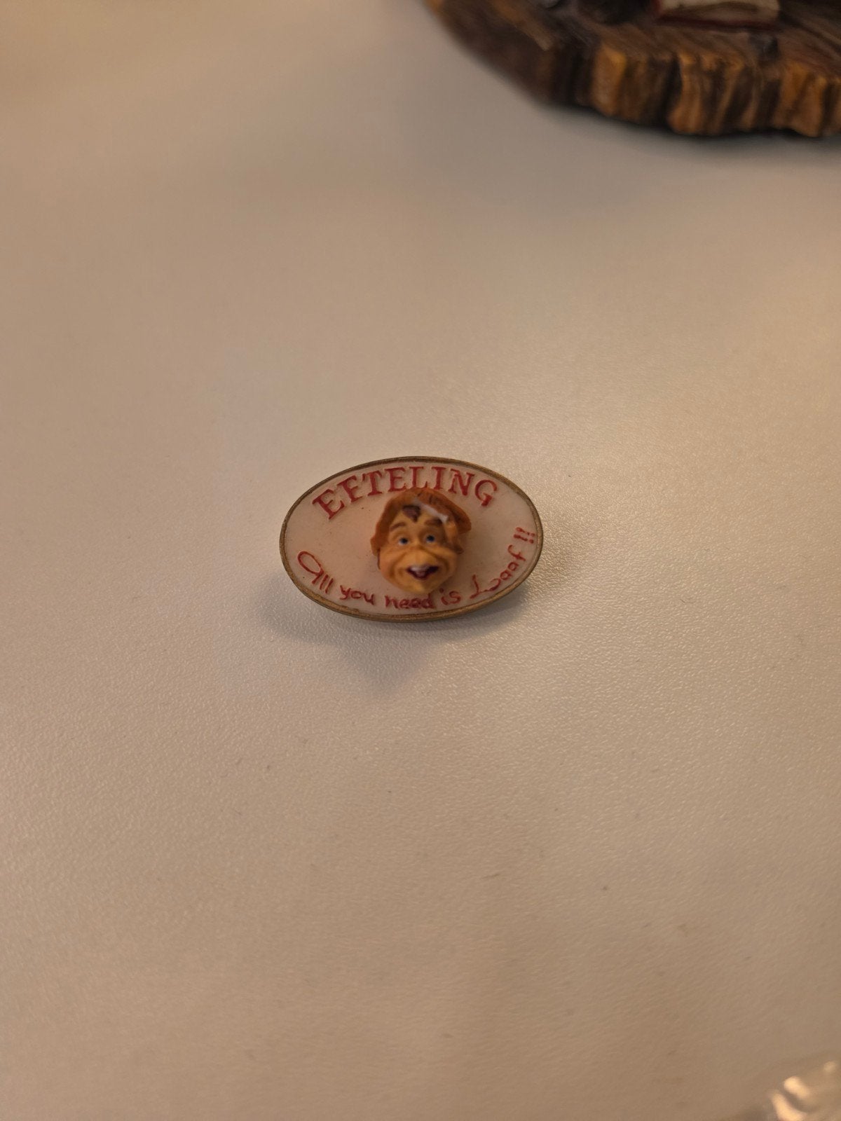 Laaf pin petje stukje af efteling, Ophalen of Verzenden, Zo goed als nieuw, Button of Speldje