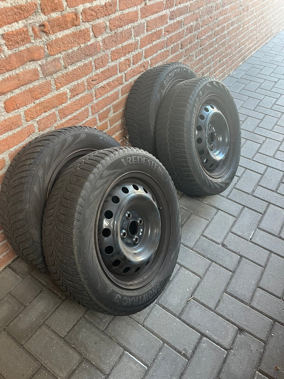 Wielen met winterbanden 185/60R15 toyota yaris, Auto-onderdelen, Ophalen, Gebruikt