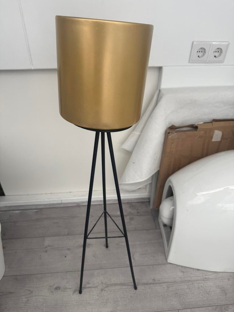 Mooie plantenpot op poten, Minder dan 30 cm, Rond, Ophalen of Verzenden, Zo goed als nieuw