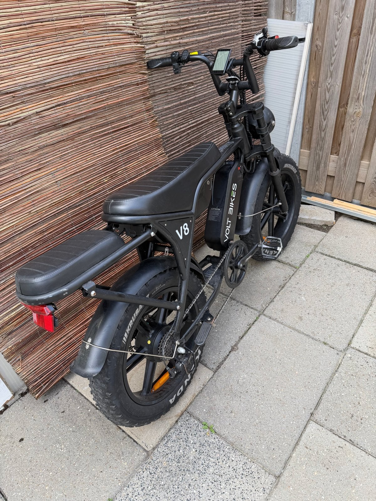 V8 max 3.0 dubbele accu- Achterrem defect, code10 error, Ophalen of Verzenden, Gebruikt, 50 km per accu of meer, Overige merken