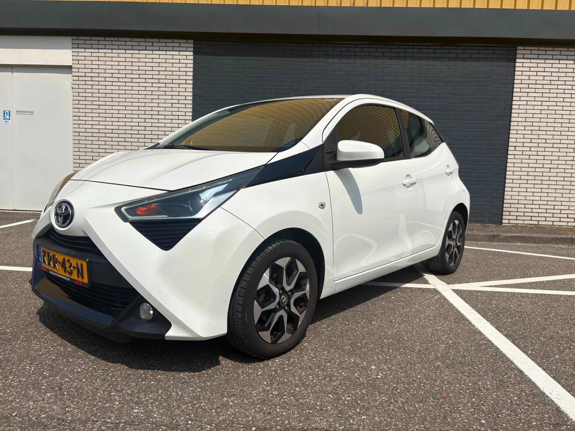 Toyota Aygo 1.0 VVT-i x-fun | Carplay | Airco | Camera |Velg, Voorwielaandrijving, Stof, Gebruikt, 4 stoelen