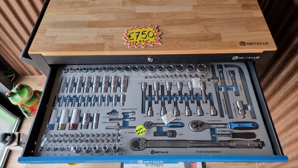 Metallo 12 laden 10 laden vol gereedschap, Ophalen