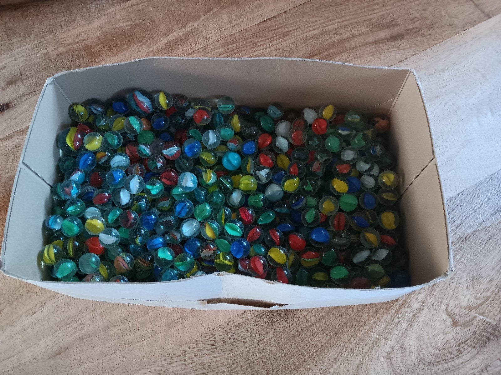 Doos knikkers, Ophalen