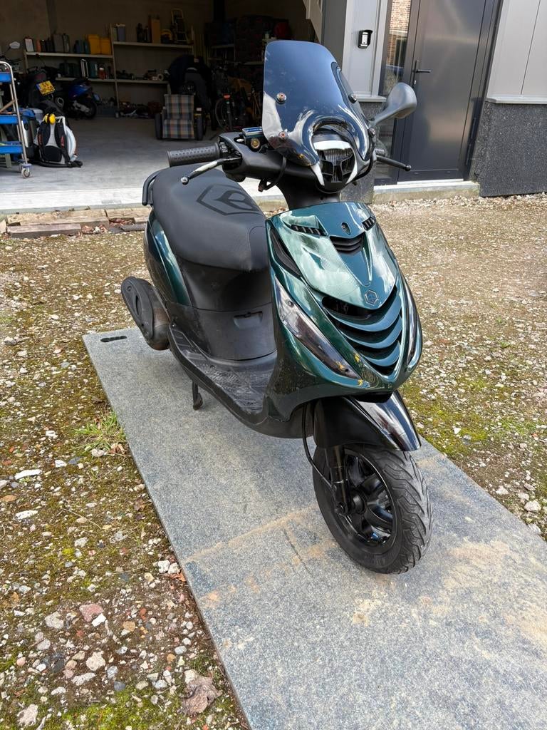 Zip 4t 50cc brom, Fietsen en Brommers, Scooters | Piaggio, Zo goed als nieuw, Zip, Benzine, Ophalen of Verzenden