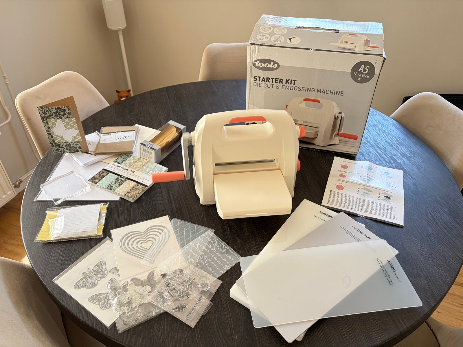 Cut & Emboss Machine A5 + complete hobbyset, Hobby en Vrije tijd, Scrapbooking, Zo goed als nieuw, Ophalen