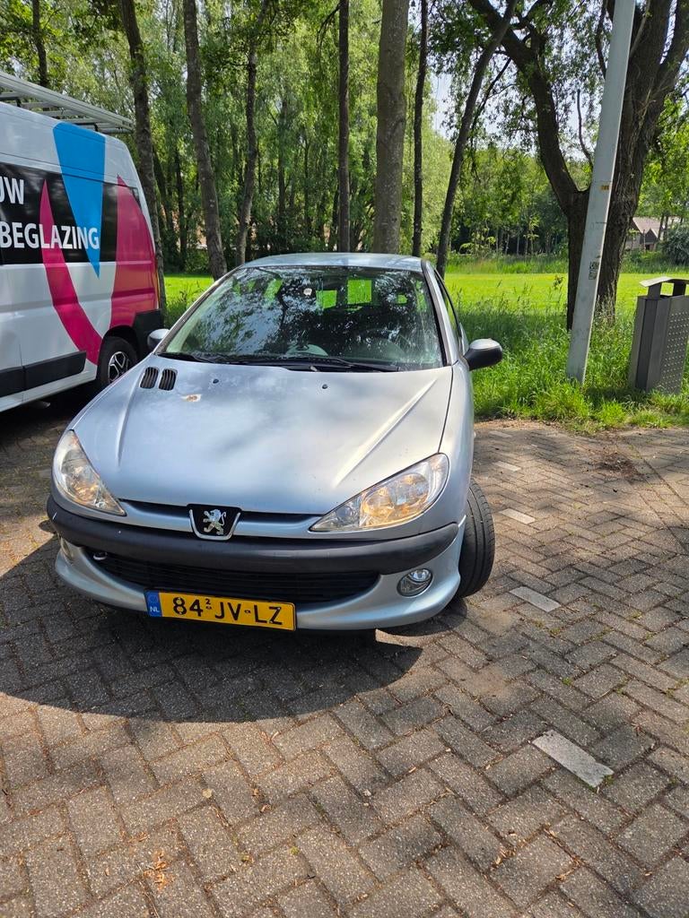 Peugeot 206 1.4 3D 2002 Grijs, Voorwielaandrijving, Stof, 4 cilinders, Origineel Nederlands
