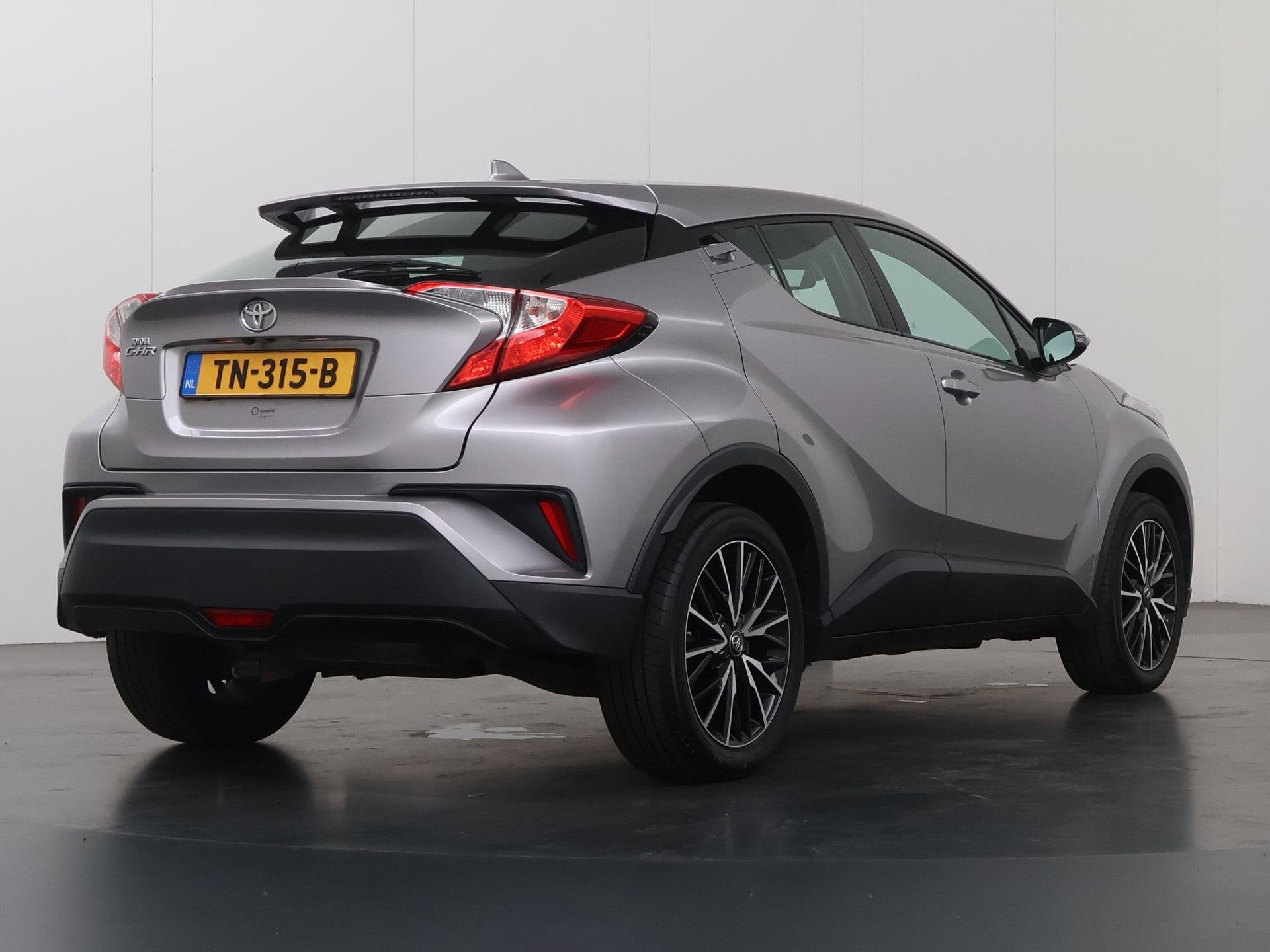 Toyota C-HR 1.2 Urban | Afneembare Trekhaak | Parkeercamera, Auto's, Voorwielaandrijving, Stof, Gebruikt, 4 cilinders
