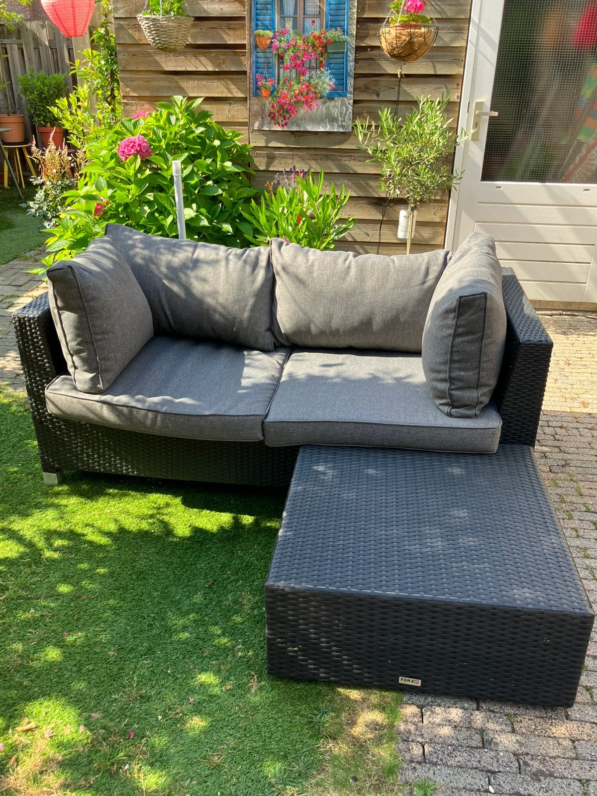 Loungebankje met hocker en nieuwe kussens, Ophalen, Gebruikt, Wicker, Hocker
