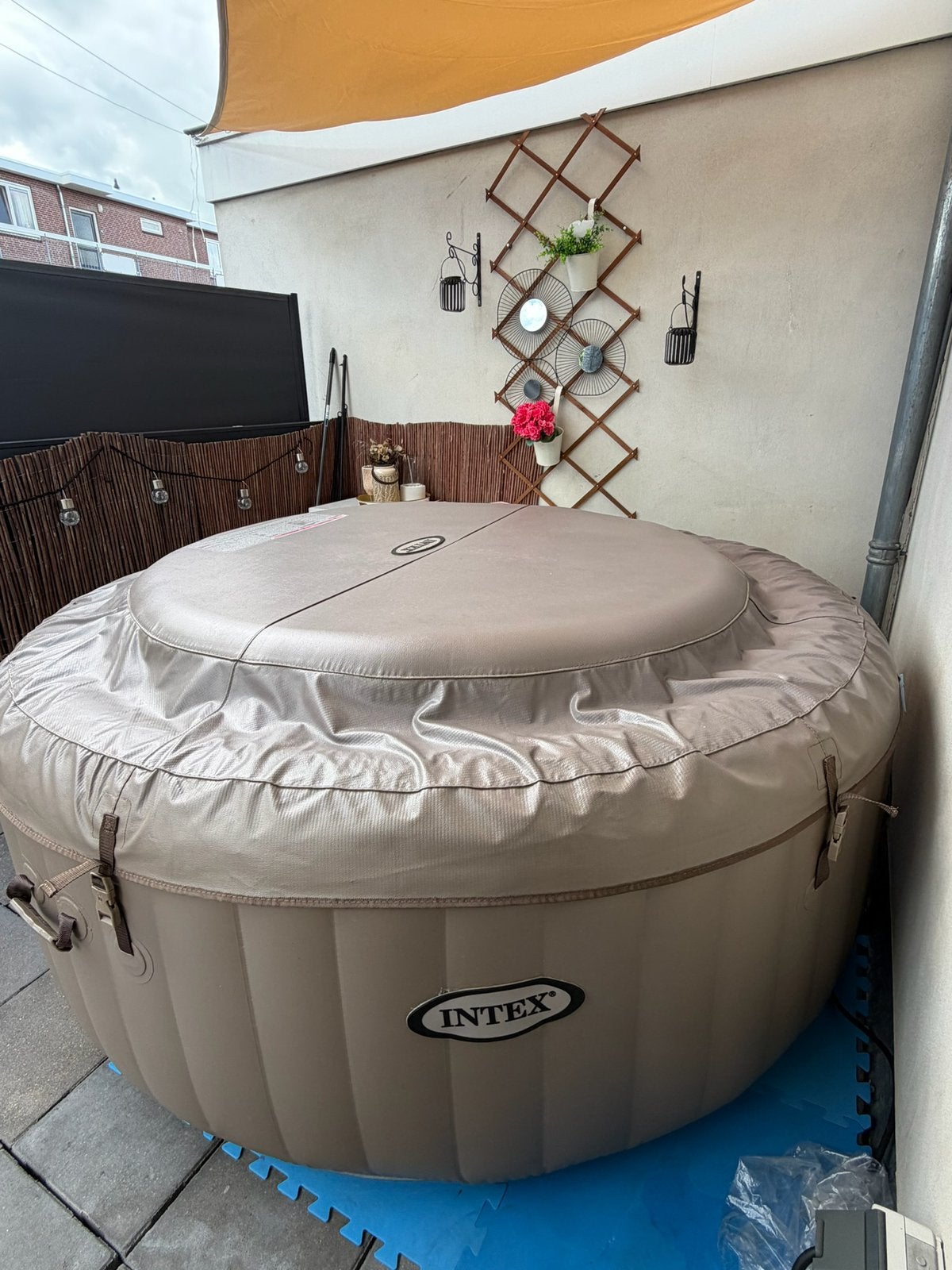 Intex opblaasjacuzzi, Ophalen, Zo goed als nieuw