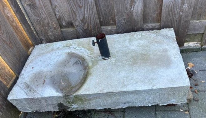 Gratis grote zware parasolvoet beton, Tuin en Terras, Parasols, Ophalen, Zo goed als nieuw, Minder dan 1 meter, Parasolvoet