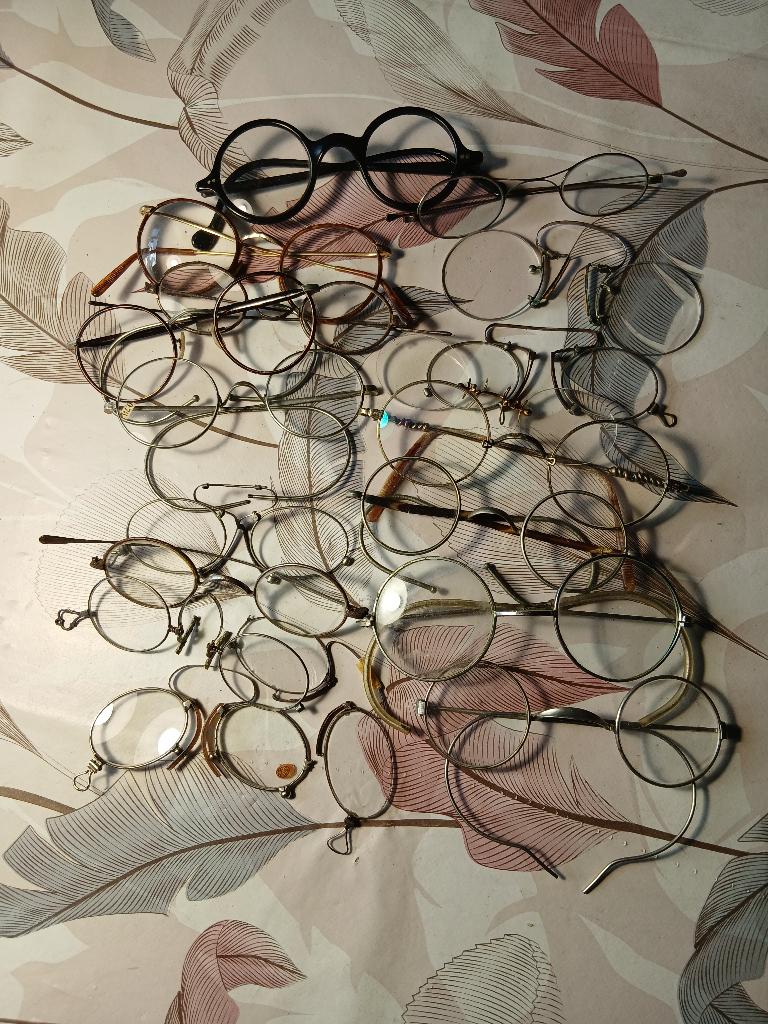 18 oude oude brilletjes, Antiek en Kunst, Curiosa en Brocante, Verzenden