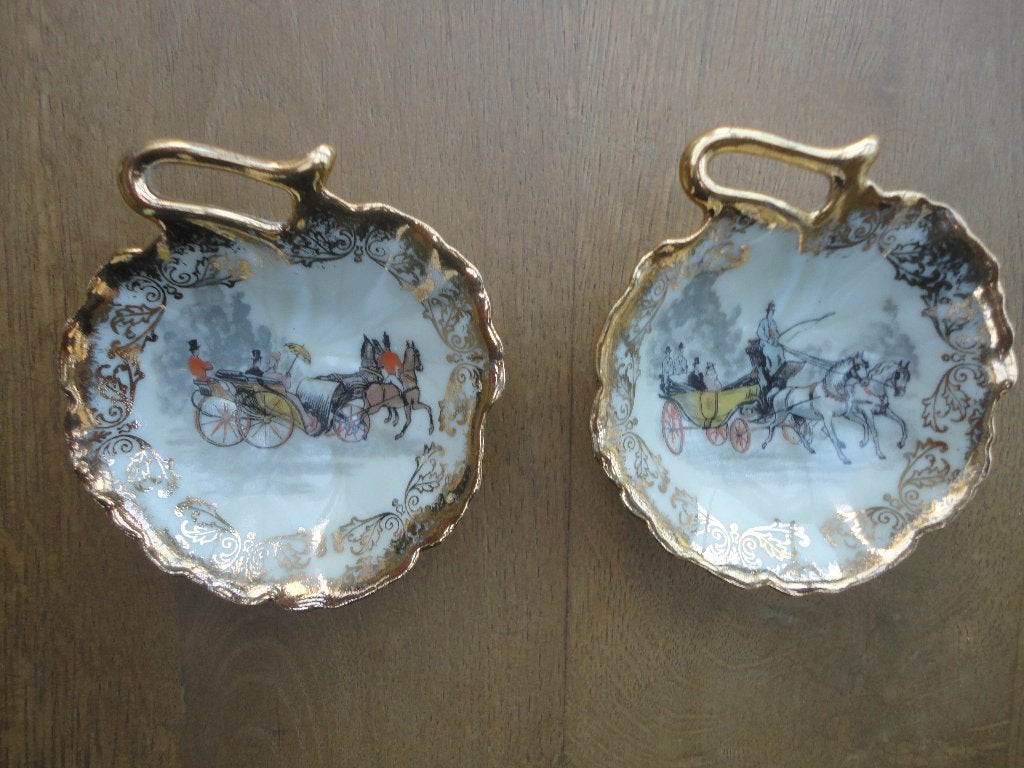 2 Limoges porseleinen serveer schaaltjes koets met paarden, Ophalen of Verzenden, Zo goed als nieuw, Porselein, Bord of Schaal