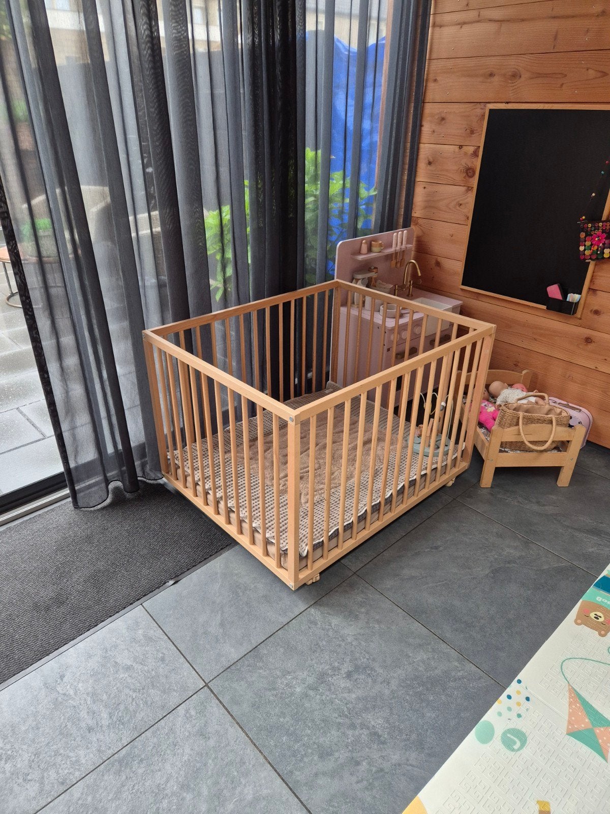 Zo goed als nieuwe box met matras en boxkleed, Kinderen en Baby's, Boxen, Ophalen, Zo goed als nieuw, Rechthoekig, In hoogte verstelbaar