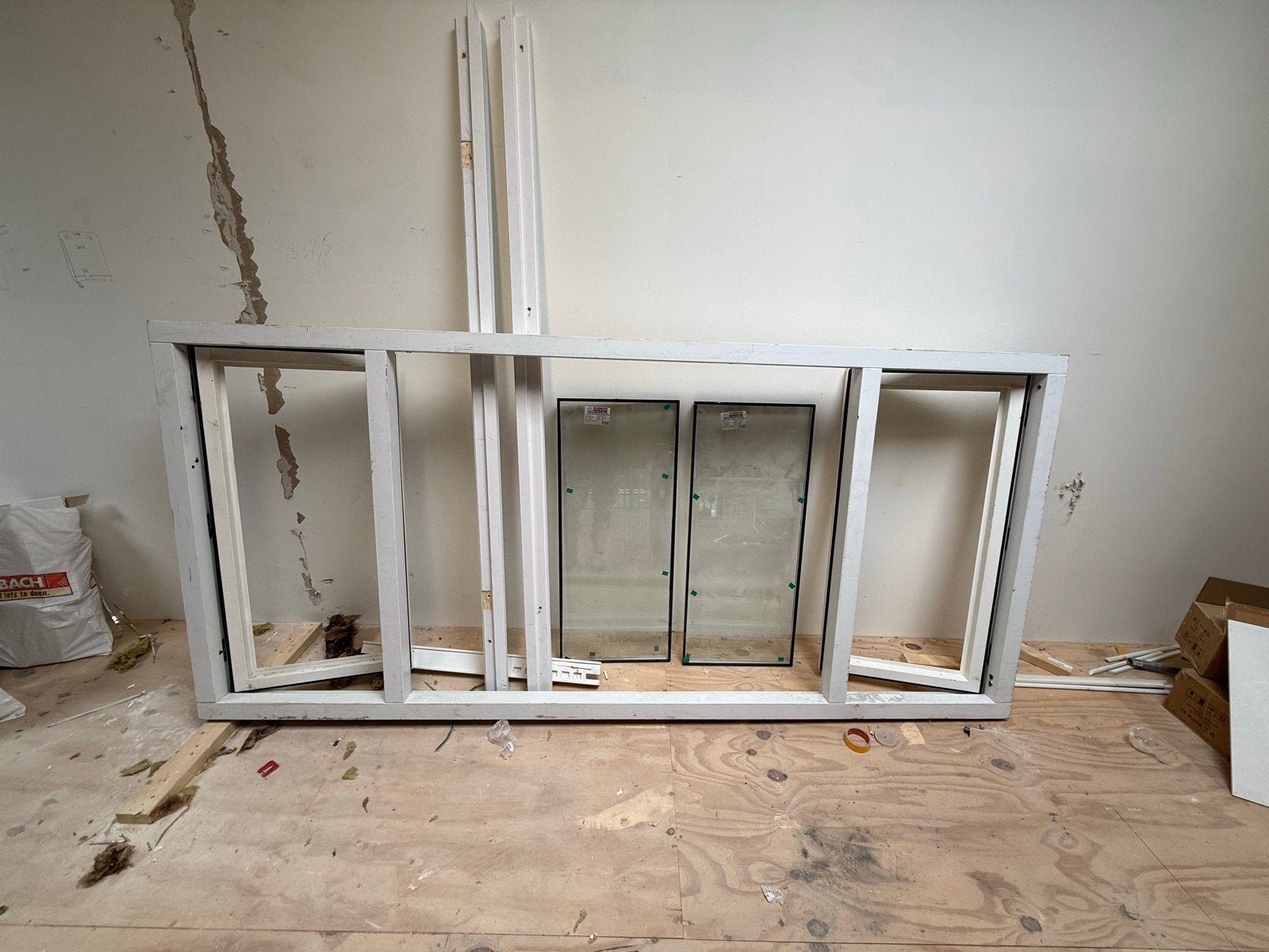 Groot hardhout kozijn met dubbelglas - Ideaal voor renovatie, Ophalen, Gevelraam of Ruit, Gebruikt, 80 tot 120 cm