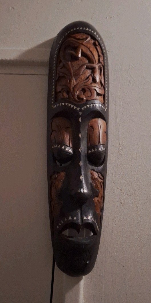 Suarhouten masker uit Komodo (Indonesië)
wandmasker uit Komo, Hout, Bruin, Masker, Handgemaakt