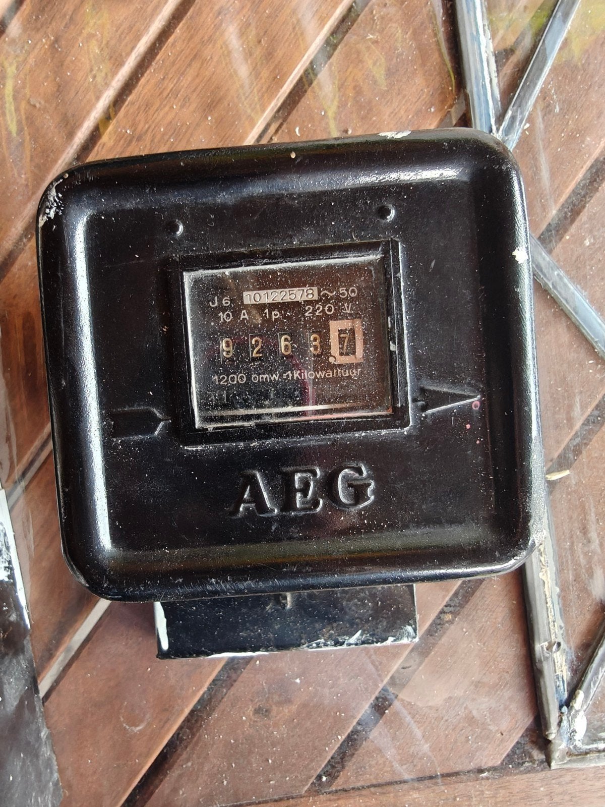 AEG tussenmeter elektriciteit, Ophalen