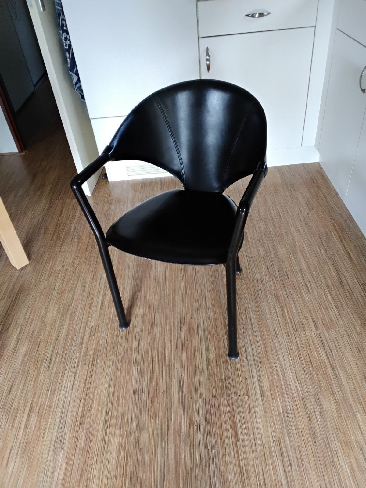 4 x Zwarte leren stoel - Segis, Ophalen, Gebruikt, Zwart, Leer