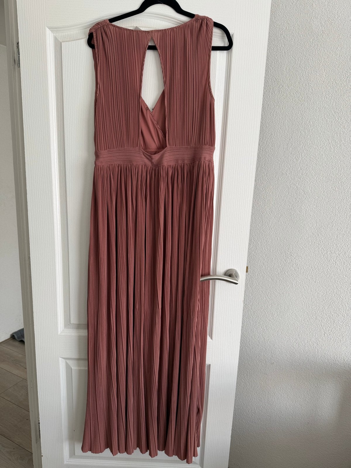 Nieuwe H&M plisse maxi jurk maat 44 - Ongebruikt, Maat 42/44 (L), Ophalen of Verzenden, Zo goed als nieuw, Roze