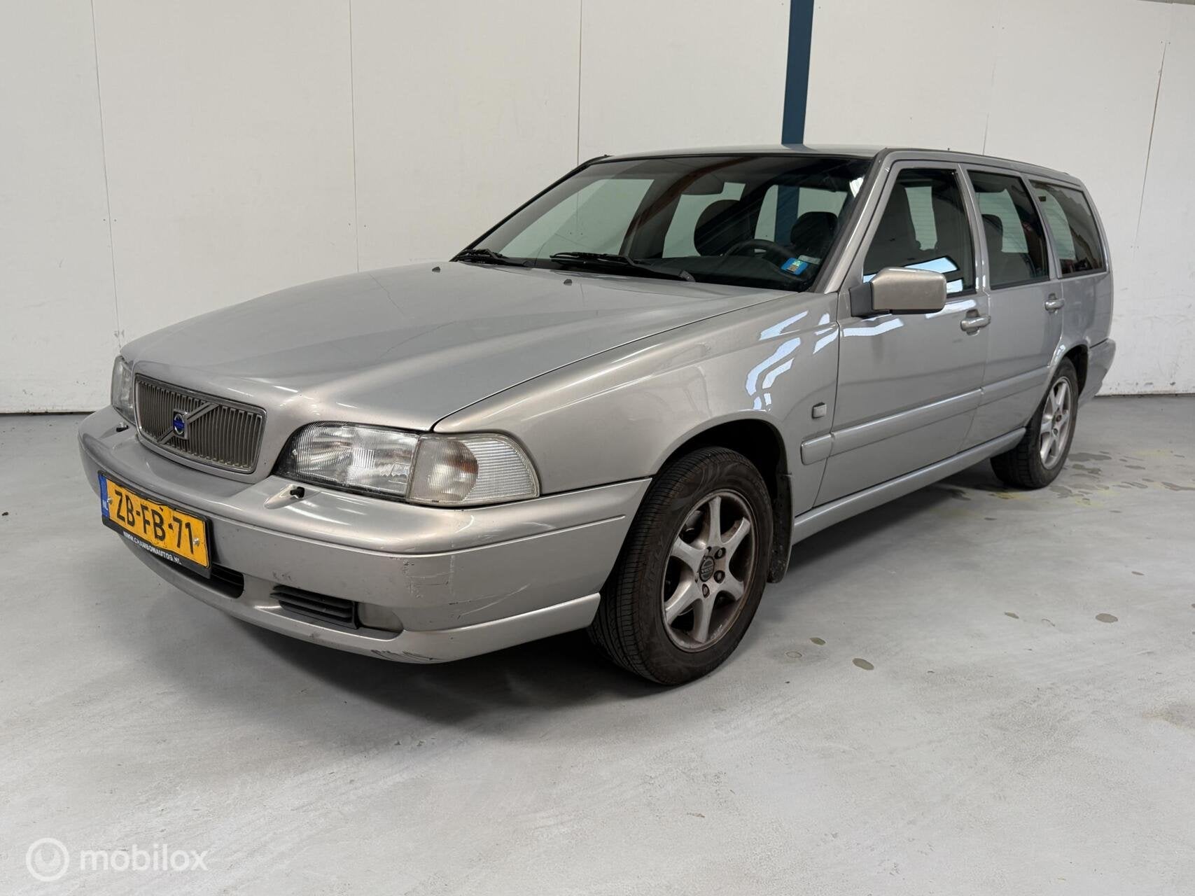 Volvo V70 2.5 Luxury-Line RUNNER APK 24-02-2027, Auto's, Volvo, Bedrijf, Te koop, V70, ABS, Airbags, Airconditioning, Alarm, Automatische klimaatregeling