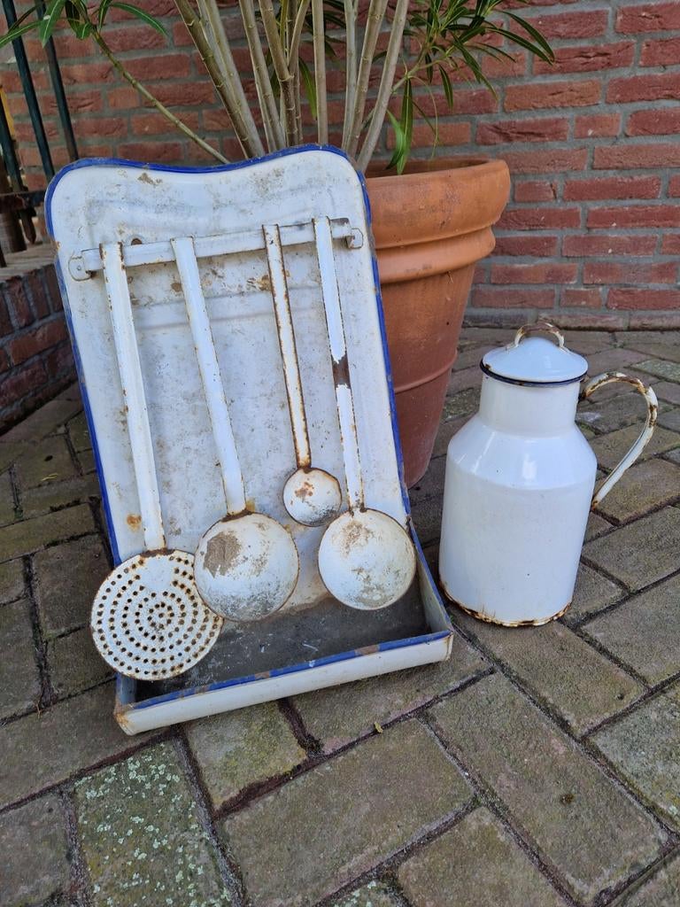Brocant emaille lepelrek en melktuit, Ophalen of Verzenden