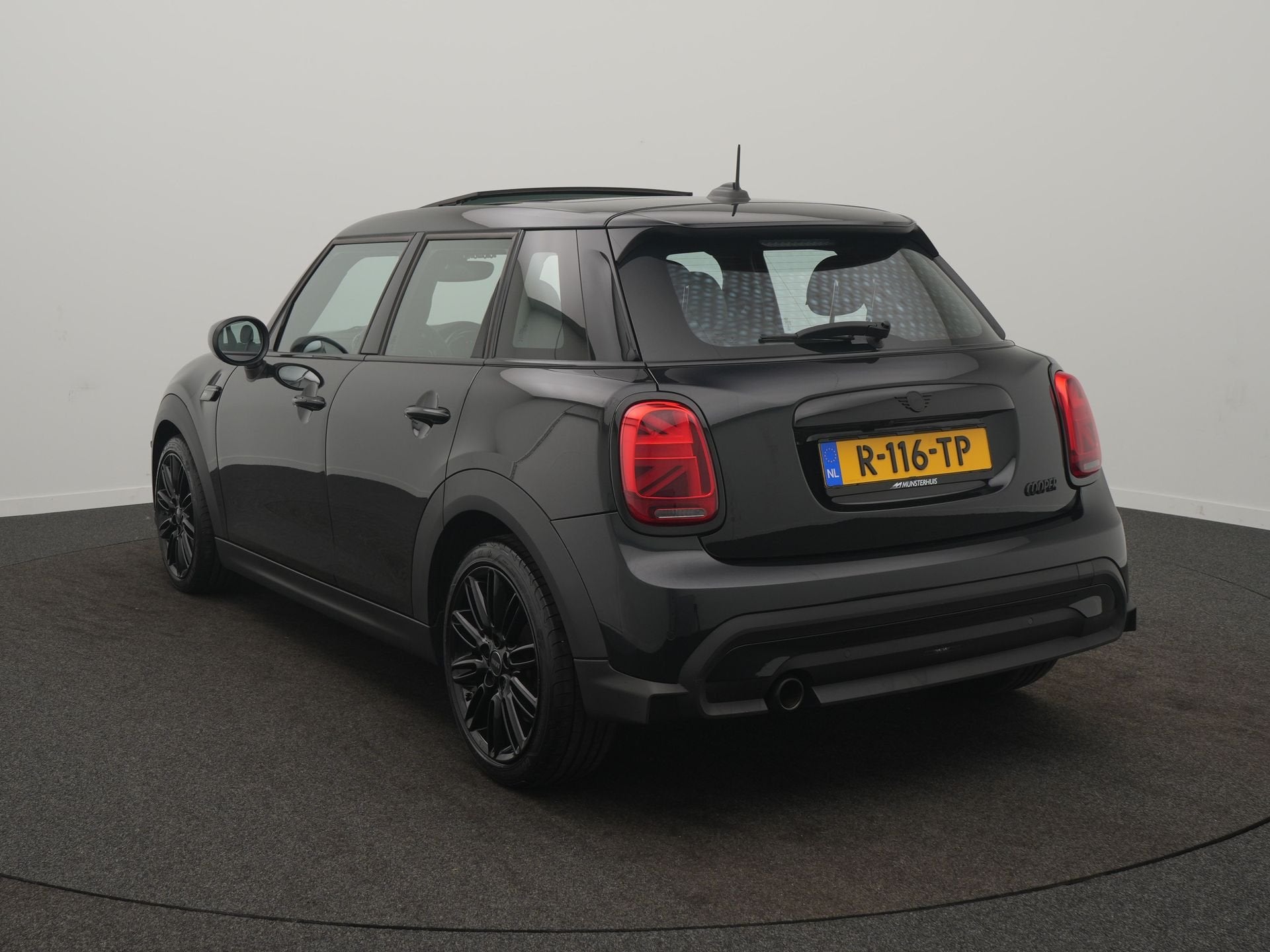 MINI 5-deurs 1.5 Cooper Camden Plus Edition - RIJKLAARPRIJS, Auto's, Mini, 12 maanden, Gebruikt, Origineel Nederlands, Bedrijf
