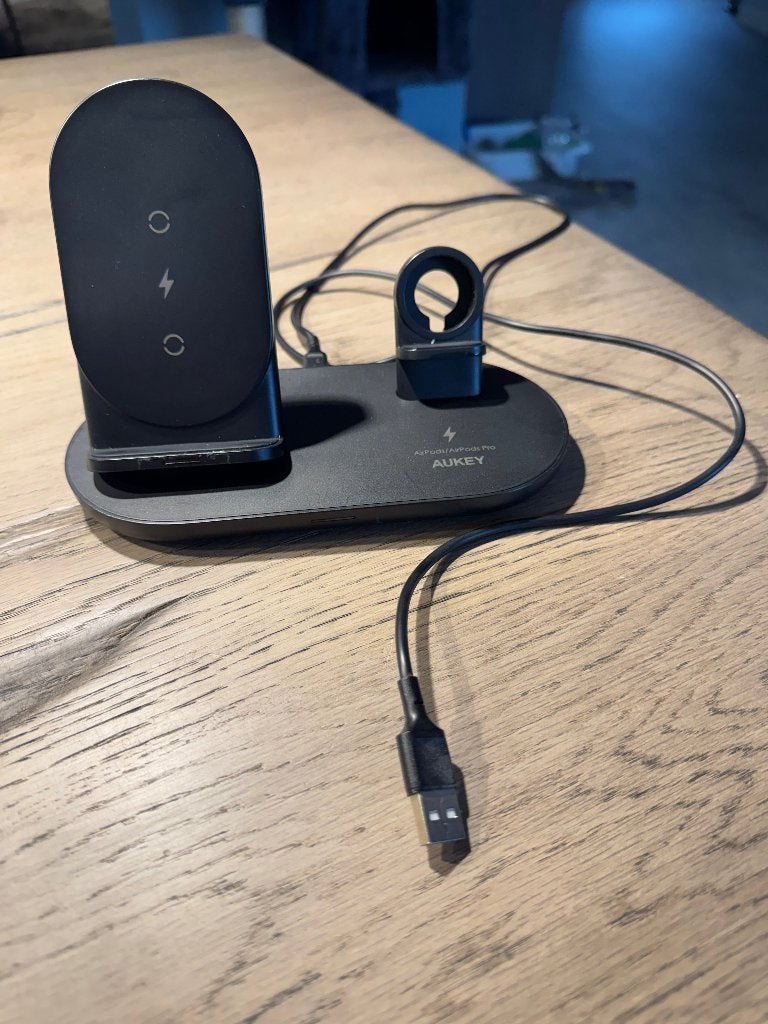 3 in 1 draadloos opladen Apple apparaten - AUKEY LC-A3, Ophalen of Verzenden, Zo goed als nieuw