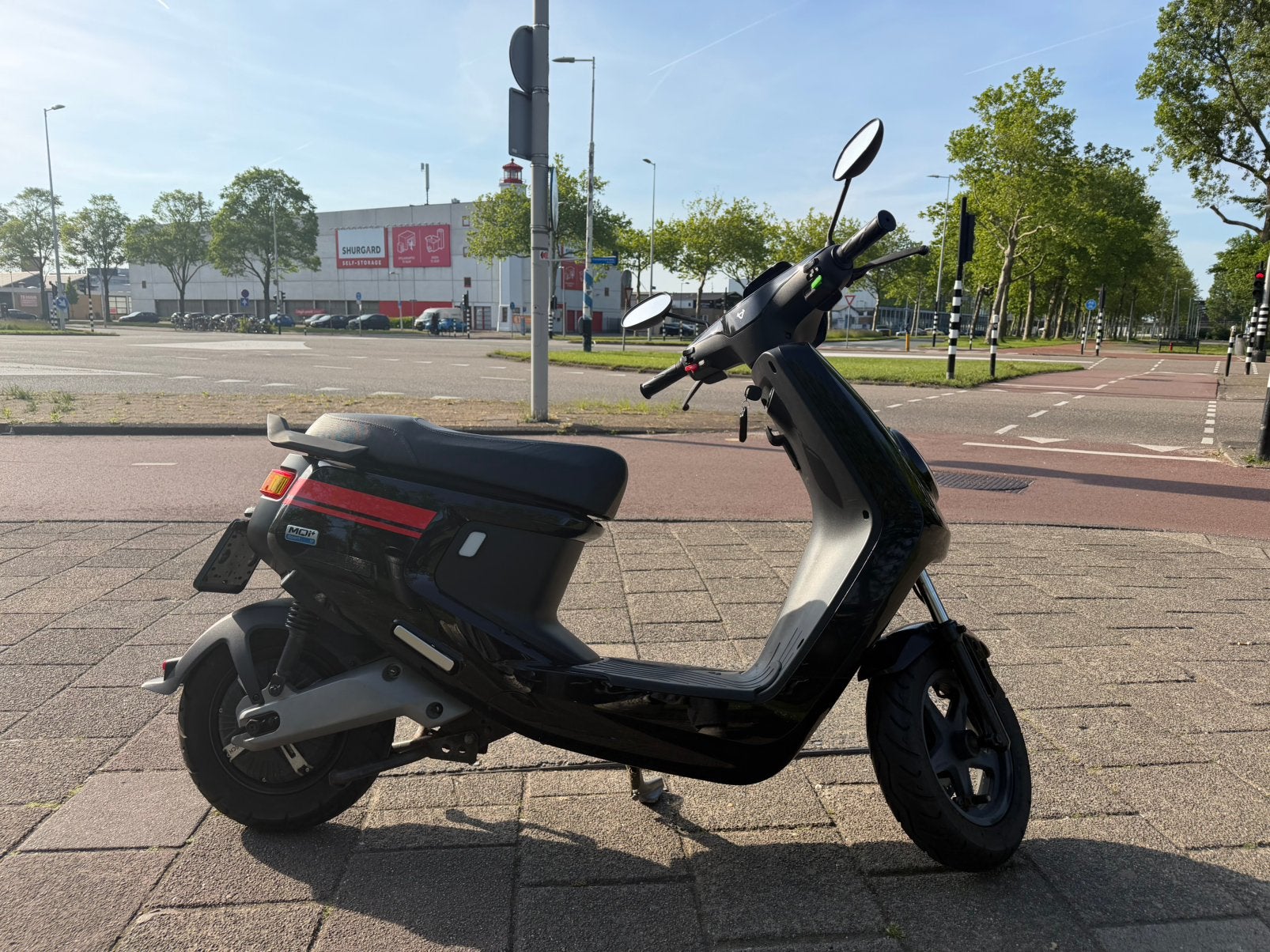 Niu +M Scooter met Originale Factuur - Geel Kenteken, Fietsen en Brommers, Scooters | Overige merken, Ophalen of Verzenden, Zo goed als nieuw