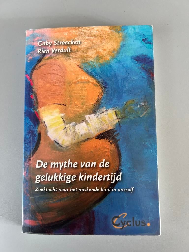 De mythe van de gelukkige kindertijd - Gaby Stroecken, Ophalen of Verzenden, Gelezen