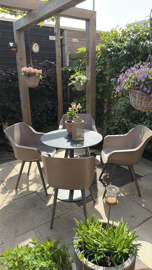 Fatboy bistrotafel met 4 Hartman kuipstoelen, Tuin en Terras, Ophalen, Gebruikt, Rond, Aluminium