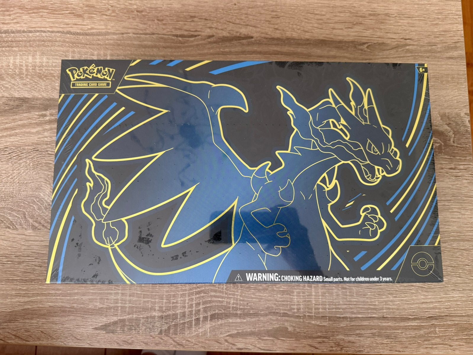 Mega Charizard Ultra Premium Collection Box, Ophalen of Verzenden, Zo goed als nieuw, Meerdere kaarten, Foil