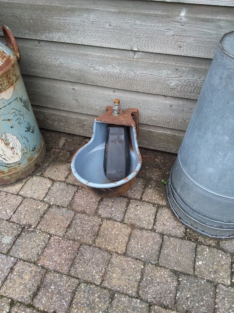 Koeien drinkbak, Ophalen, Gebruikt