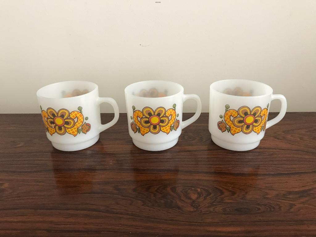 Pyrex set van 3 butterfly gold mokken koppen retro vintage, Ophalen of Verzenden, Huis en Inrichting